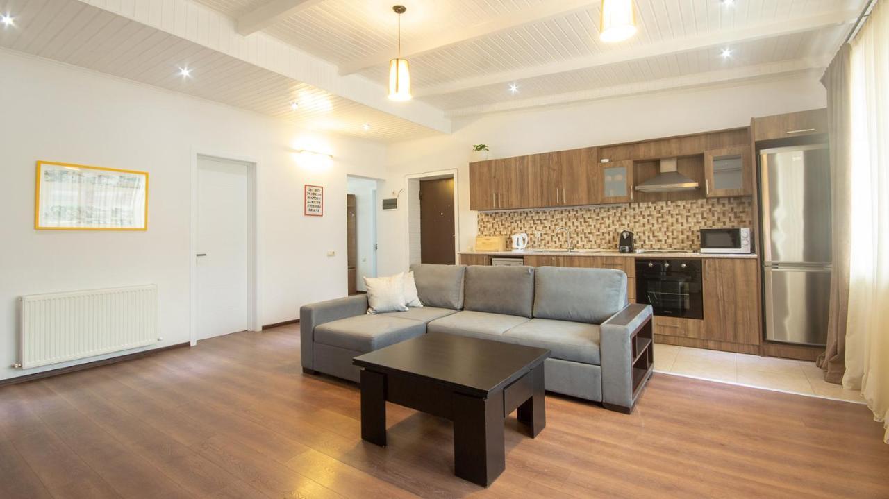 Big Terrace Apartment On Liberty Square Tbilisi Eksteriør billede