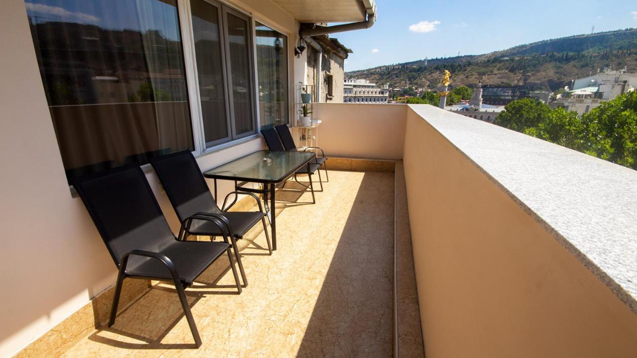 Big Terrace Apartment On Liberty Square Tbilisi Eksteriør billede