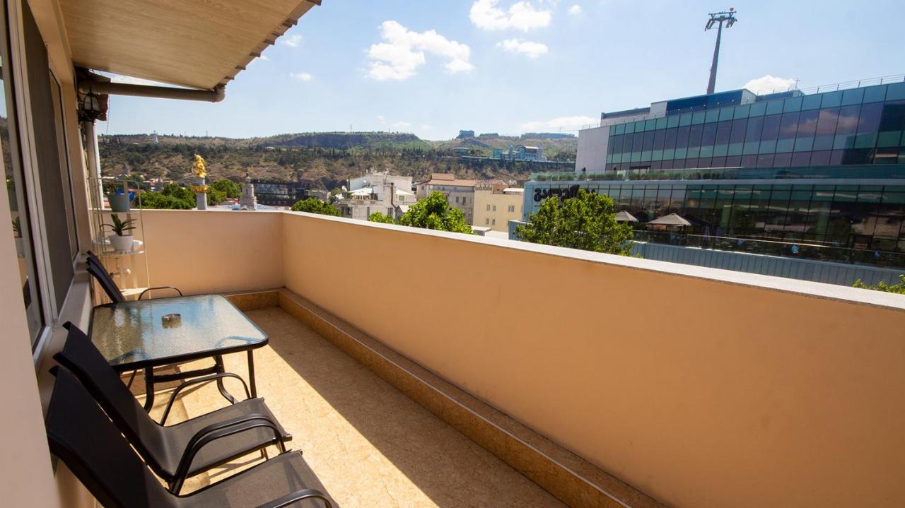 Big Terrace Apartment On Liberty Square Tbilisi Eksteriør billede